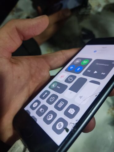 Apple iPhone: IPhone 8, 64 ГБ, Отпечаток пальца, Беспроводная зарядка