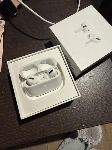 Аудиотехника: Беспроводные наушники Apple AirPods Pro в белом цвете. Чек имеется — 1