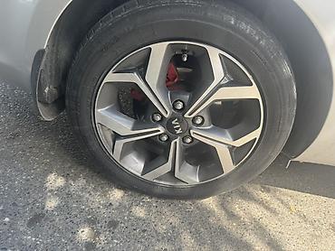 авто азербайджан: Kia Ceed SW (station wagon) – gümüşü rəngdə, şəhər və ailə istifadəsi — 2
