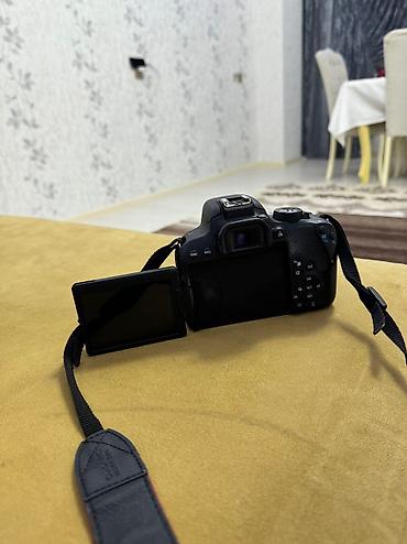 Fotokameralar: EOS 800D EF-S 18-55 IS STM Fotoaparat 650 azn-ə satılır.Demək olar — 10