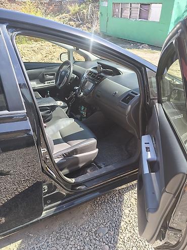 byd e2 2025: Toyota Prius V: 2012 г., 1.8 л, Гибрид, Универсал — 6
