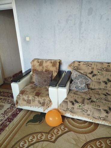 künc divan: İşlənmiş, Künc divan, 2 kreslo, Bazasız, Açılmayan