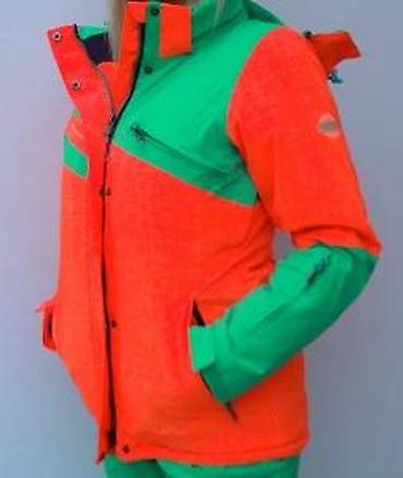 moncler: Ženska jakna u narandžasto-zelenoj kombinaciji boja, pogodna za — 9