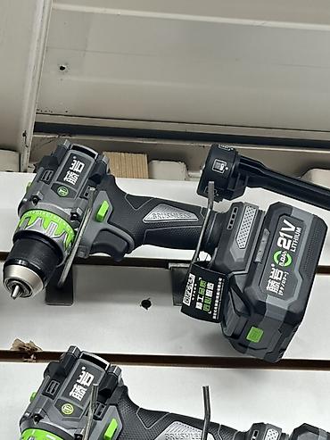 dewalt dcd794d1: Аккумуляторная дрель-шуруповерт 21V - Бесщеточный двигатель — 1