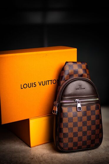 командирские сумки: Louis Vuitton новый,в наличии представляет вашему вниманию сумку