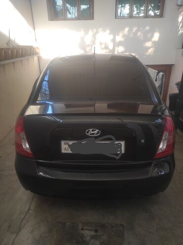 фольксваген поло новый кузов комплектации и цены: Hyundai Accent – sedan, qara rəng. Xarici: - Qara gövdə, qara