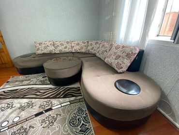 Televizorlar: Divan satılır jurnalni ilə birlikdə 370₼. Yaxşı vəziyyətdədir. Heç bir