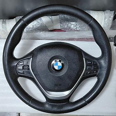 BMW üçün çoxfunksiyalı sükan çarxı. Qara rəngdədir və gümüşü dekor