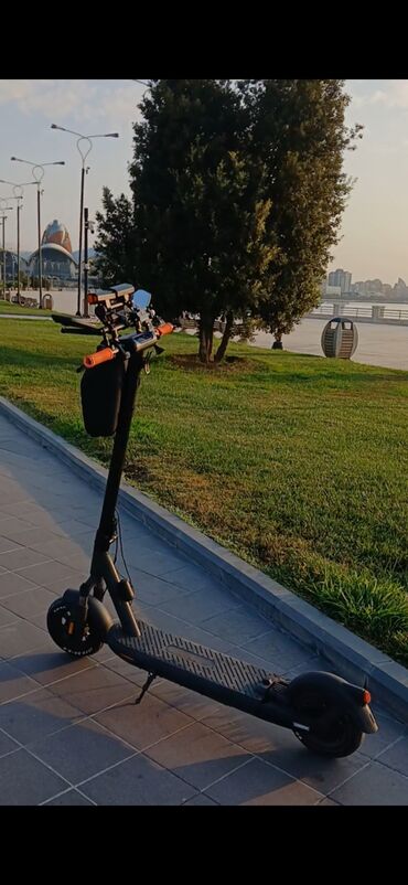 Aş qazanı: İşlənmiş Elektrik samokat 10", 751 - 1000 Vt, 36 - 45 km/s, Ödənişli çatdırılma