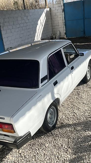 VAZ (LADA): Model: VAZ 2107 (klassik “Jiquli” sedan) Kuzov: 4 qapılı, ağ rəng — 8
