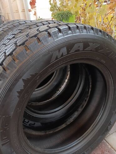 Шины: Шины 235 / 65 / R 17, Зима, Б/у, Комплект, Китай, Maxxis