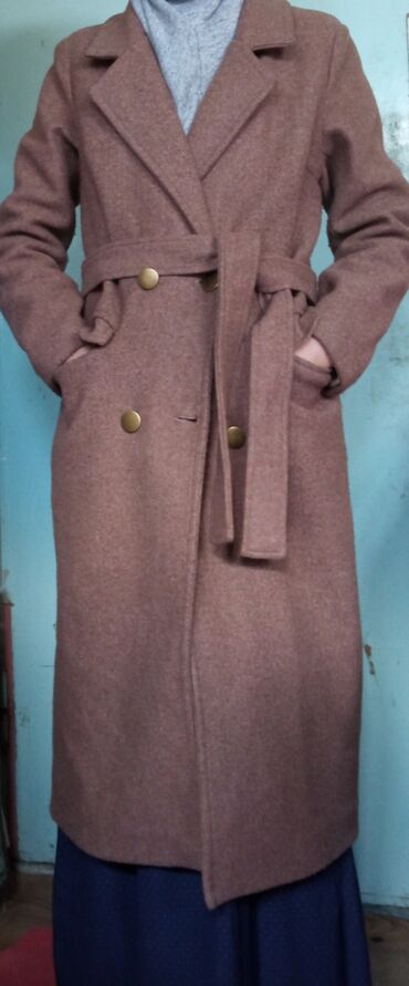 длинные пальто мужские: Осенно-зимное пальто 
В хорошем состоянии
Длинная модель