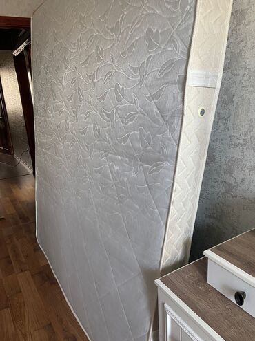 matras baku: Matras satılır 50 manata . Ölcülər 180x200x20 Normal vəzyətdədir