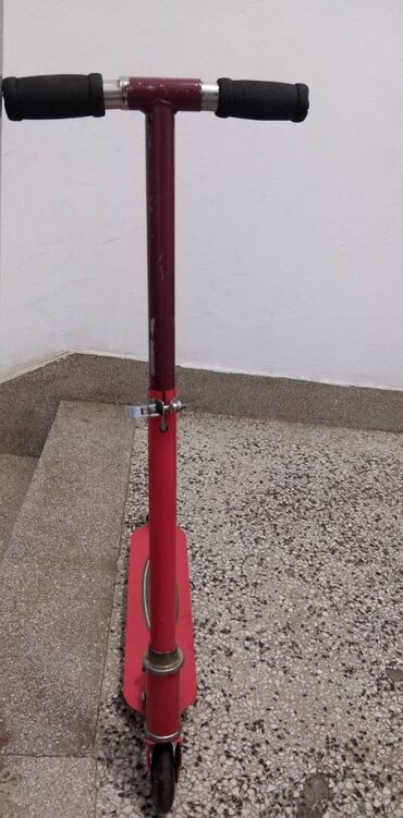 polovne decije stvari: Trotinet Scooter ukupna duzina 57,visina min.52,max.77 cm.,z.tocak