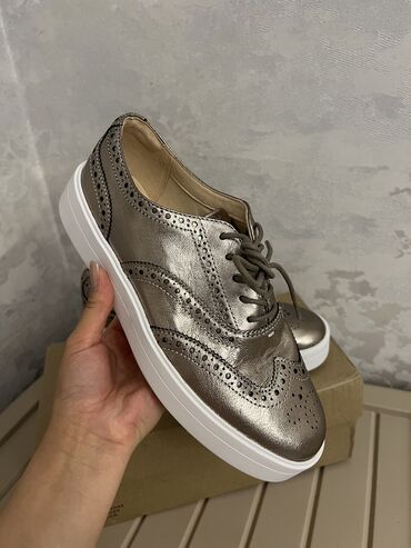 сколько стоят золотые обручальные кольца: Продаю обувь от Clarks, в наличии последний размер — 38. Цвет —
