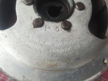 Ostali motocikli i skuteri: Beli magnet za t11 
Za osovinu radilice 10 mm
Cena fixsna 
Ispravano  — 7