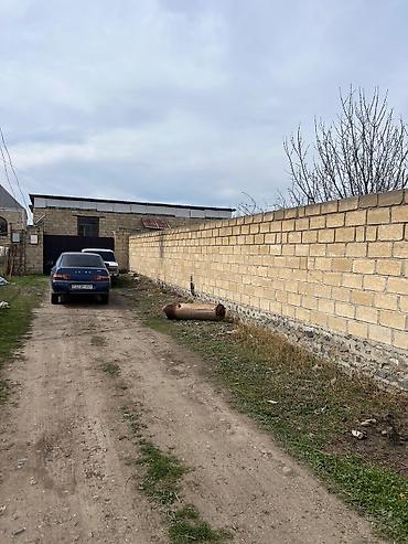mini ev: Satılır: həyət evi və torpaq sahəsi 24 Sotun içində yarı tikili 3 Otaq — 1