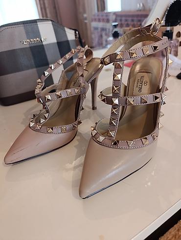 ayaqqabilar qadin: Valentino Garavani Rockstud tərzində qadın stilettoları - Model — 3