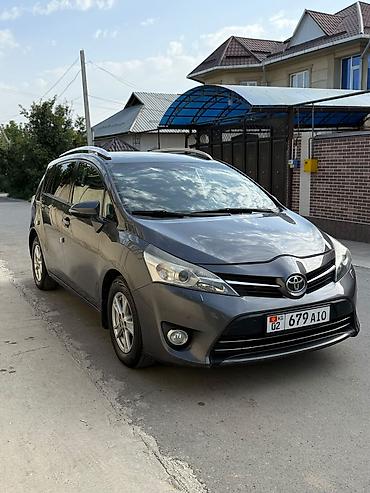 coroll: Toyota Verso: 2013 г., 1.8 л, Автомат, Бензин, Универсал — 1
