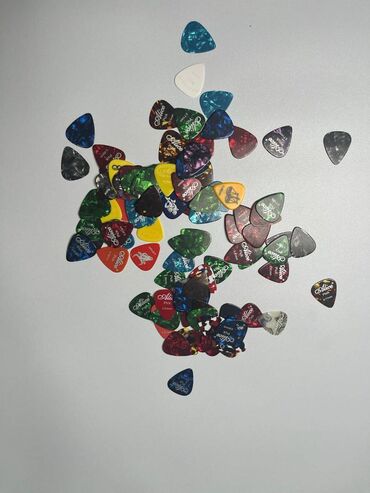 Digər ləvazimatlar: Musiqi alətləri üçün ləvazimatlar Simlərgitara simikabel,udarnik — 7