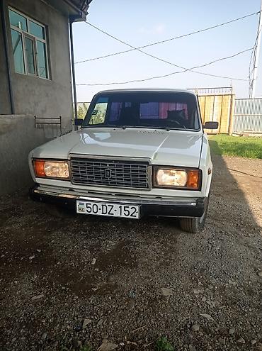 mercedes benz 1989: VAZ 2104, ağ rəngli universal kuzov Xüsusiyyətlər: - Kuzov: 5 qapılı — 3