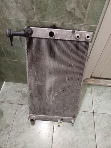 radiator barmaqliq: Prius 20 kuza radiatoru usten cixma 70 azn Gence