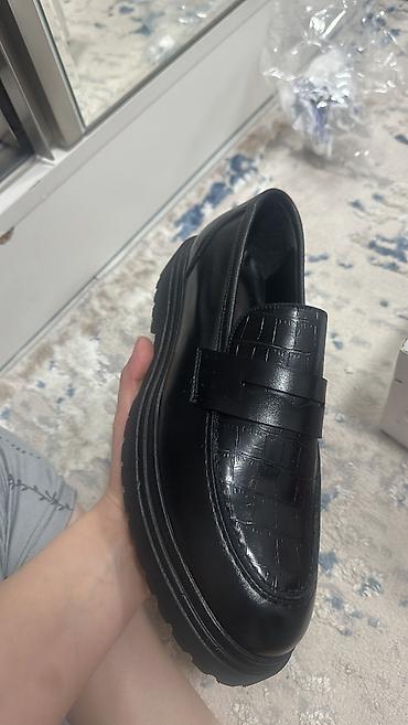 Kişi geyimləri: Zara model 42 razmer kishi ayaqqabisi. Hec geyinilmeyib. Olcusu uygun — 2