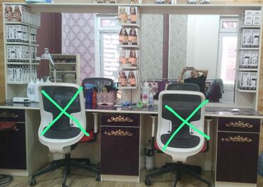 Salon, tibbi mebel dəsti: Salon mebeli satilir 250azn. Unvan riyad t/m yaxinligi m 9693 nigaz