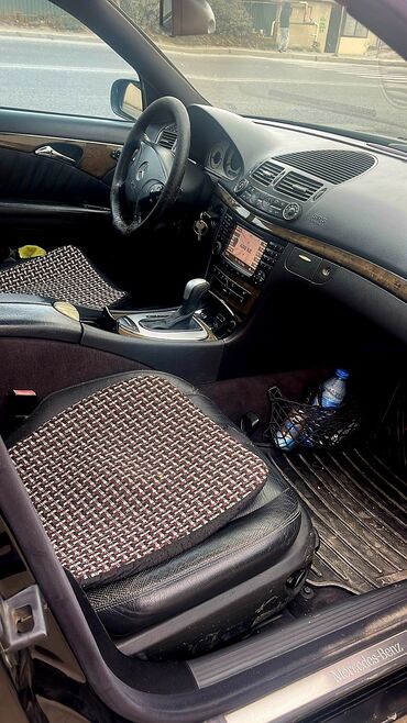 Mercedes-Benz: Mercedes-Benz E-Class: 2.7 l | 2002 il Sedan — 5