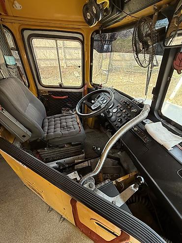 Другой транспорт: Автобус ПАЗ на шасси ГАЗ (передняя решётка с логотипом ГАЗ). Кузов — 8