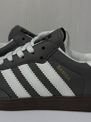 утепленные мужские ботинки: Məhsul: Adidas Samba idman ayaqqabısı - Klassik “Samba” dizaynı, yan