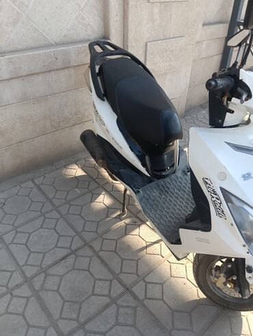 спидометр на скутер: Скутер Sonlink (наклейки Repsol/Showa), белый цвет. Характеристики и