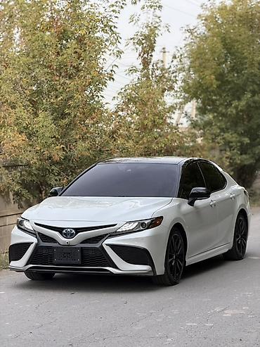 Toyota: Toyota Camry: 2023 г., 2.5 л, Автомат, Гибрид, Седан — 2