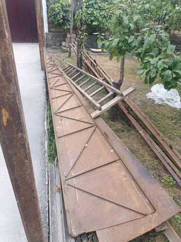 Digər tikinti materialları: İndiki nazik dəmirlərdən deyil. Sovet vaxtindan qalma qalın ağır