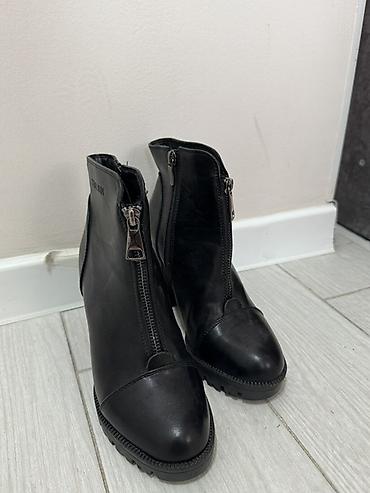 узбекская платье: Ботинки, 36, T.Taccardi, Б/у, цвет - Черный, Самовывоз — 1