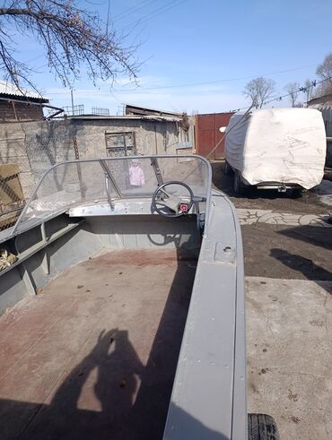 Водный транспорт: Продается лодка: прогресс 4м, на рулевом управлении, в отличном — 4