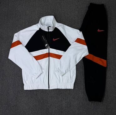 купить стильный пуховик большого размера: Спортивный костюм Nike, состоящий из куртки и брюк, предназначен для