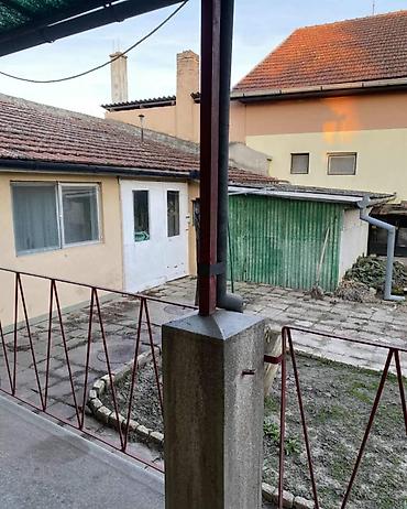 Kuće na prodaju: Trosobna kuća, 8 minuta od centra. Ima nusprostorije ( letnja kuhinja — 17