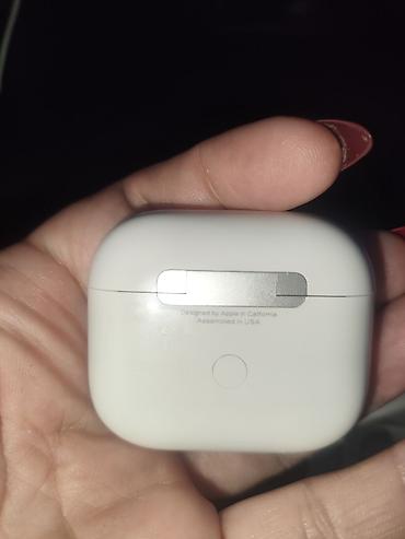 bultuzlu nausnikler: Məhsul: Apple AirPods (3/4-cü nəsil) simsiz qulaqlıq Xüsusiyyətlər: - — 9