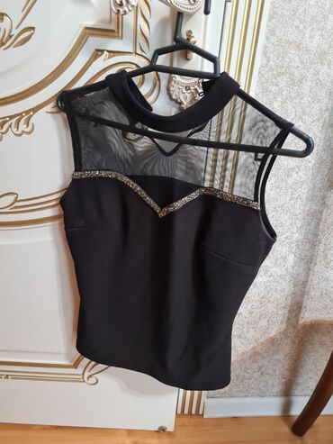 красивые платья на прокат в баку: Qara iki hissəli ziyafət dəsti teze kimidir 38-42 kimi gedir baha