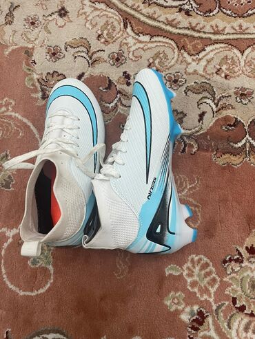 красовки футболный: Футбольные бутсы с шипами для новые ни разу не носил с коробкой