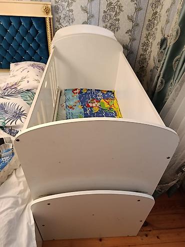 Ağ rəngli uşaq beşiyi - Material: laminat/MDF əsaslı, hamar və asan