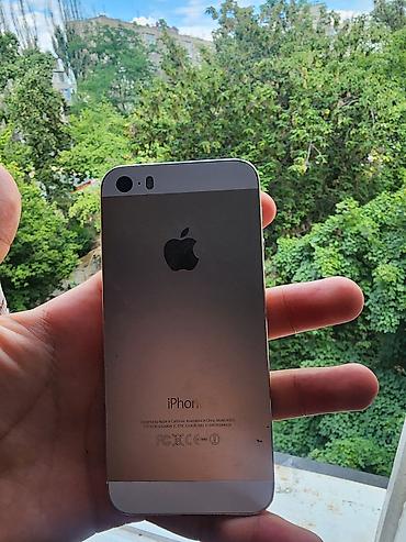 Apple iPhone SE (первое поколение), модель A1533. Компактный