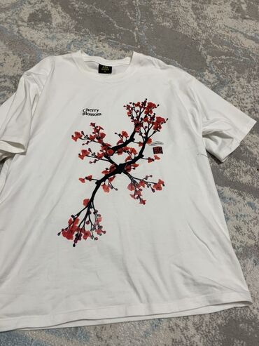 прикольная пижама для женщин: Белая футболка с принтом Cherry Blossom. Абсолютно новая просто