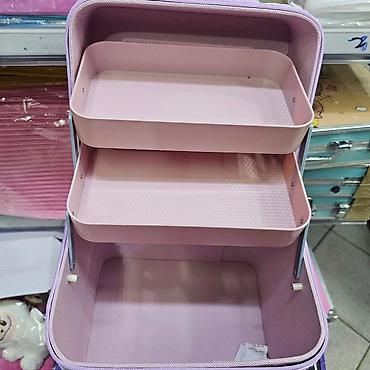 Neseseri: Kozmeticki kofer 

Cena: 3500 din — 8