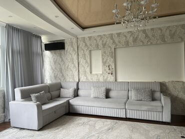 Угловые диваны: Продаю угловой,раздвижной диван с ящиком для хранения в хорошем