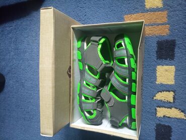 mobilni telefon: Prodajem nove differente muske sandale ne koriscene u originalnoj