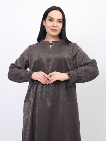 летнее платье с капюшоном: Платье макси из атласной ткани с благородным переливом, цвет темный