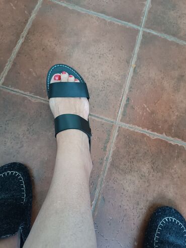 new era kape: Sandals, 41