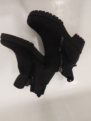 Botinka və botilyonlar: Guess, Ölçü: 37.5, rəng - Qara, İşlənmiş -da lalafo.az — 11 Botinka və botilyonlar: Guess, Ölçü: 37.5, rəng - Qara, İşlənmiş — 11